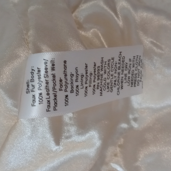 Dennis Basso Faux fur Vest NWOT - Picture 3 of 4